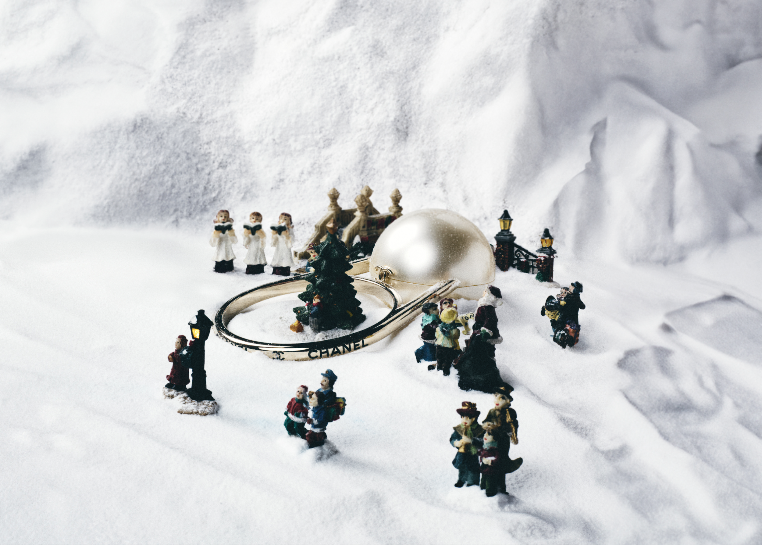 CHANEL PEARL IS THE ONLY ACCESSORY YOU NEED THIS WINTER — Numéro